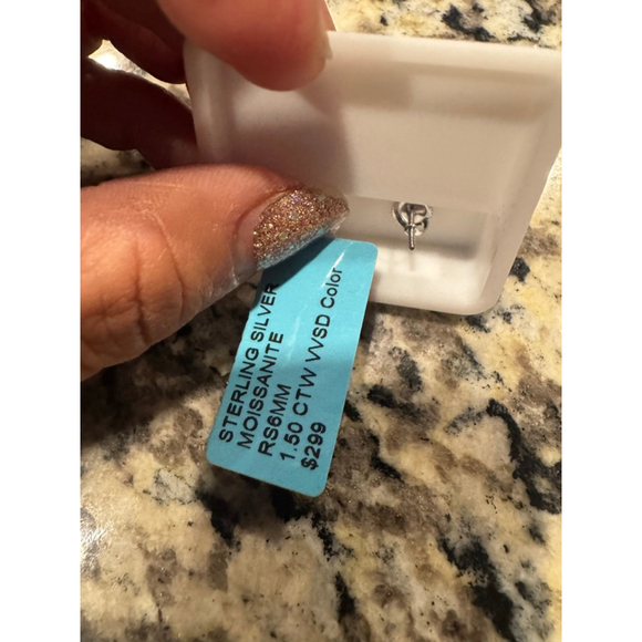 Moissanite Sterling Silver Earrings 1.50 CTW VVSD Color - Brand New - Picture 2 of 3